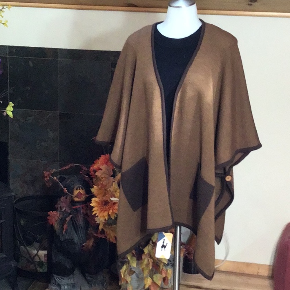 Alpaca Sydney Ruana with pockets and buttons.